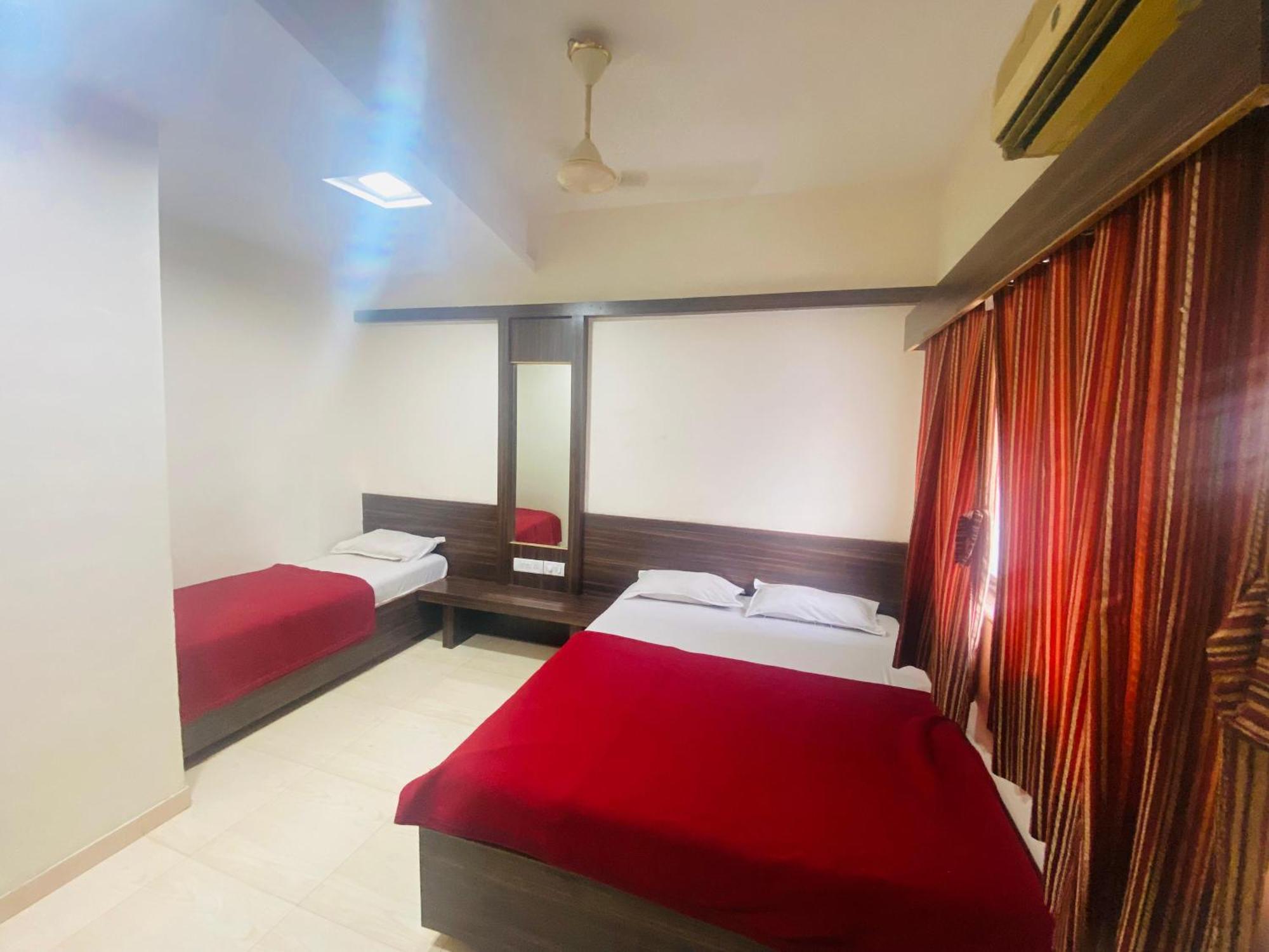 Hotel Sai Bhawani Sirdi Kültér fotó